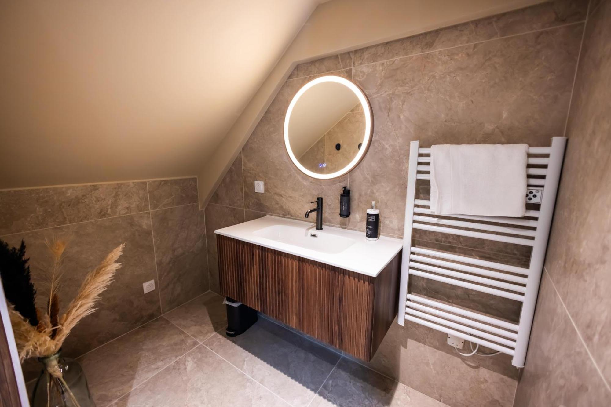 Eden Room - Luxe, Balneo & Sauna ルマン エクステリア 写真
